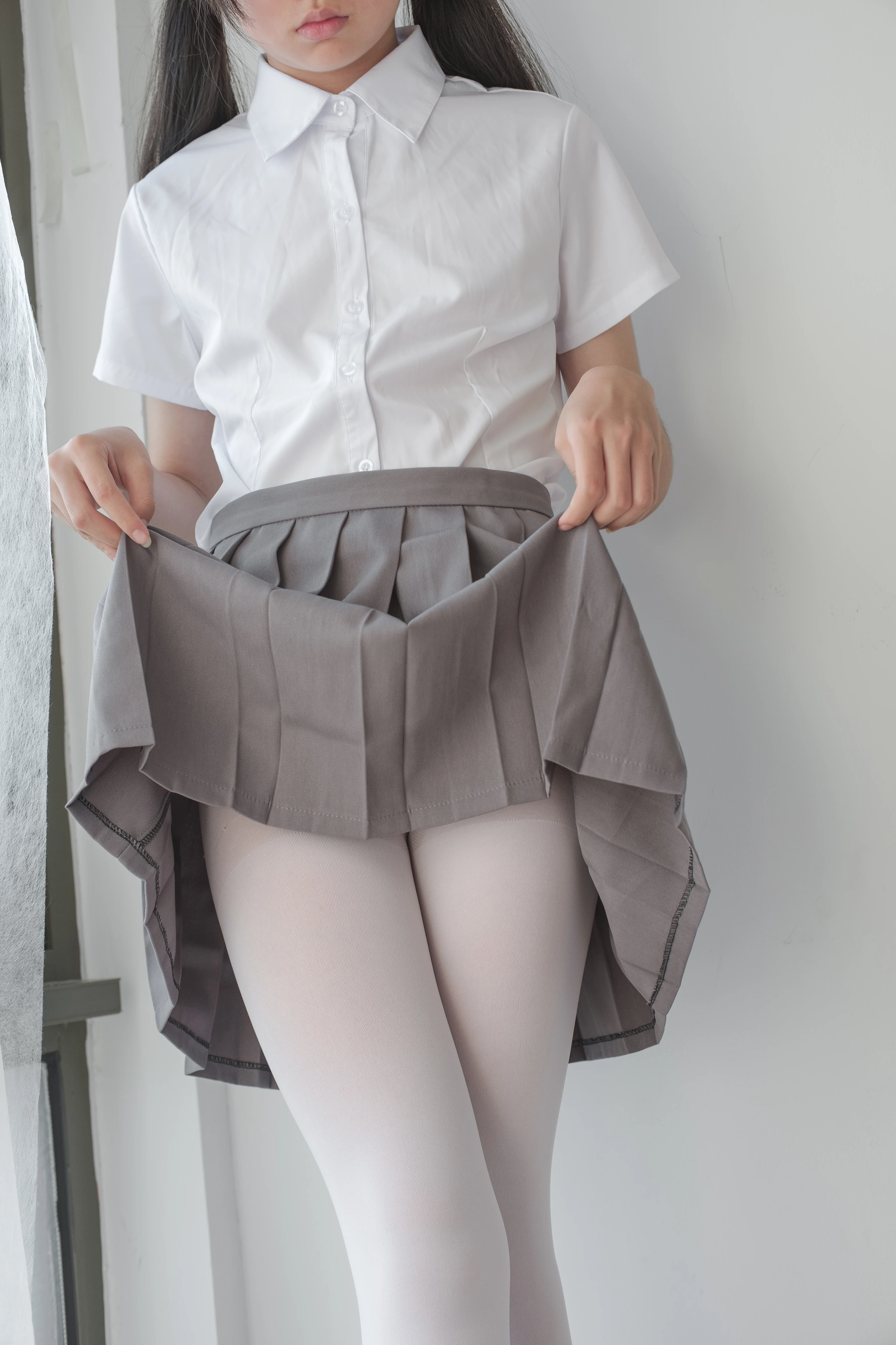 森萝财团 [BETA-029] 玩手机的白丝少女 [182P]插图5